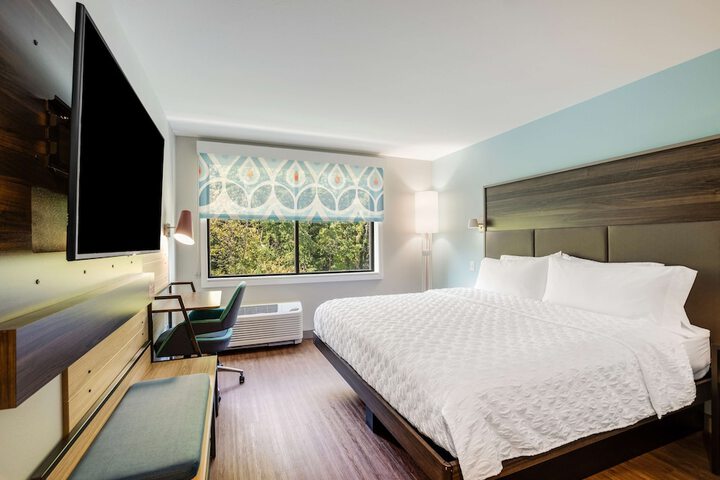 1 King Bed (9 of 12)