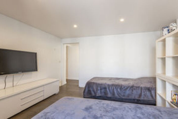 Room 62 of 189