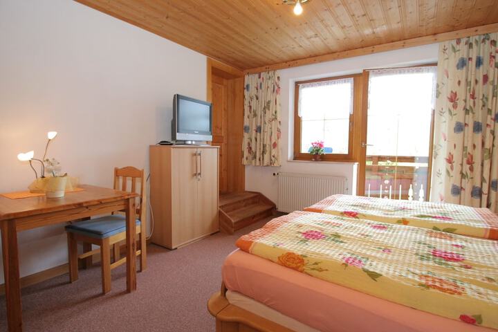 Room 5 of 23