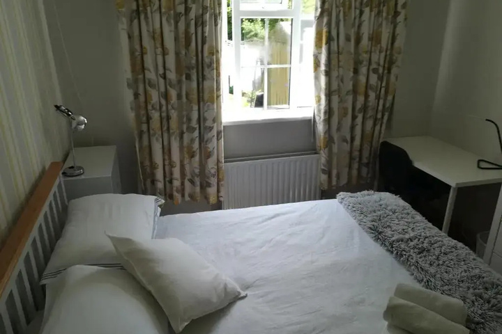 Room 5 of 17