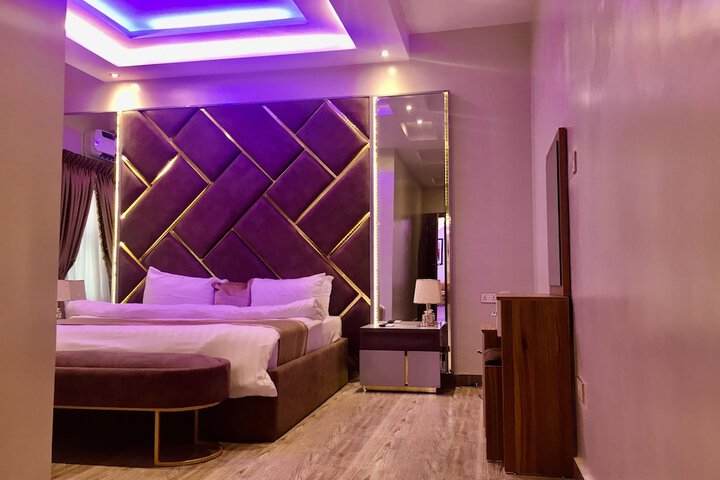 Room 16 of 74