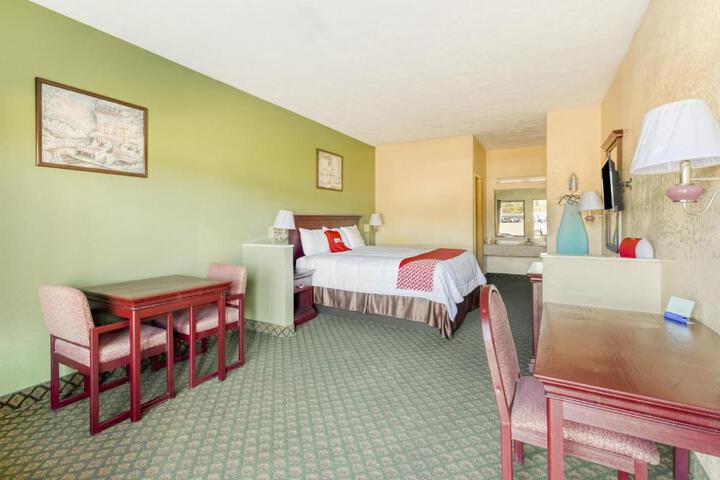 1 King Bed (7 of 10)