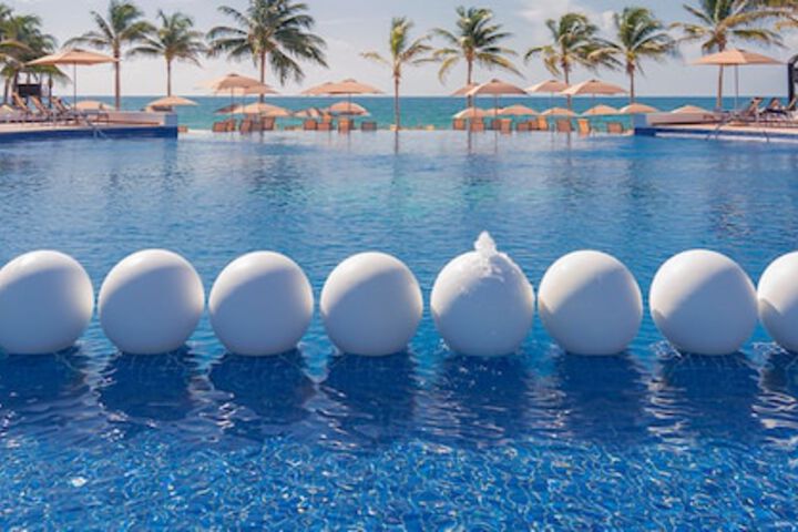Hotel Pool