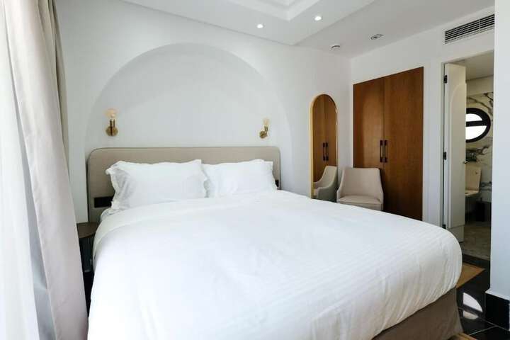 Room 8 of 32
