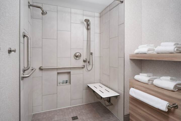 Room 8 of 12