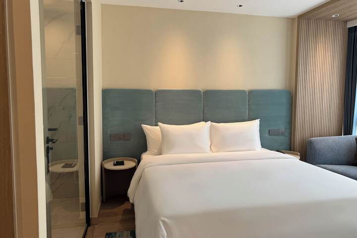 Room 14 of 78
