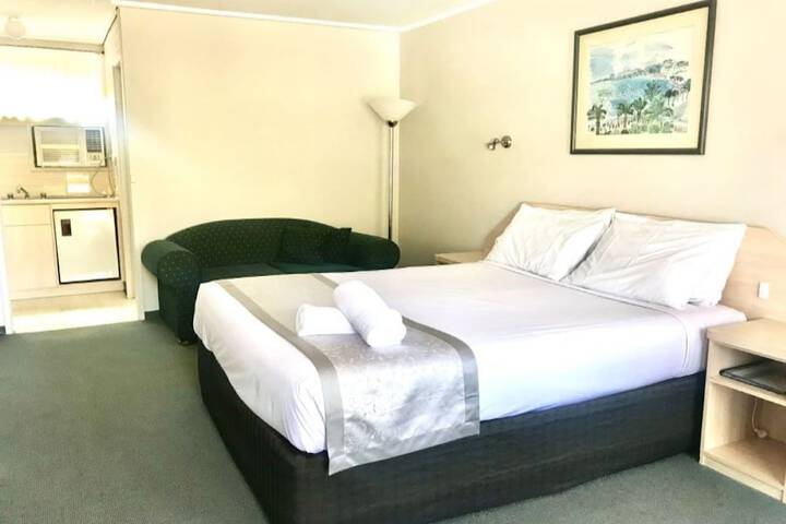 Room 5 of 12