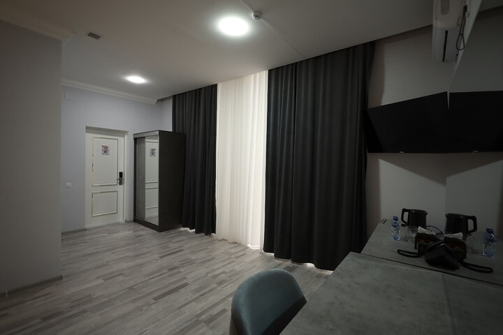 Room 10 of 29