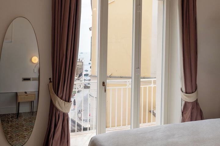 Room 45 of 164