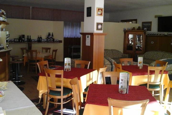 Lounge 45 of 92