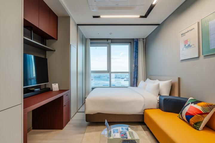 Room 21 of 45