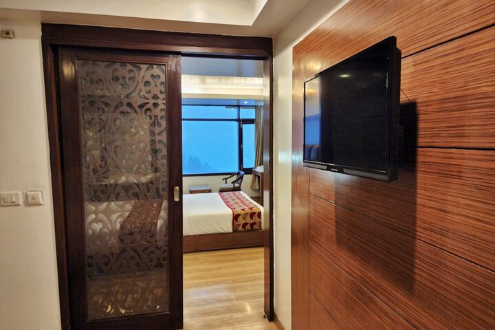 Room 93 of 174
