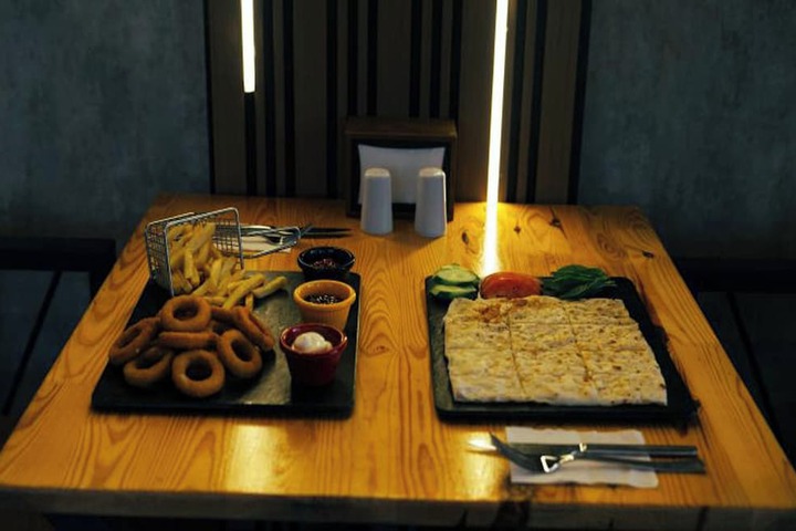 Dining 33 of 37