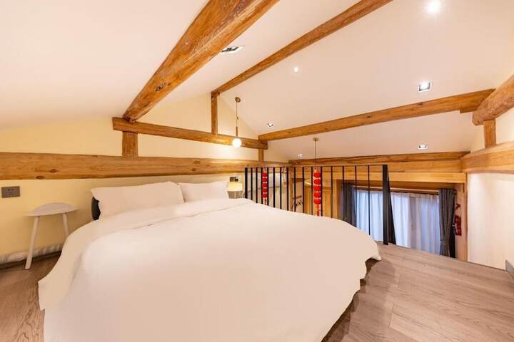 Room 9 of 48