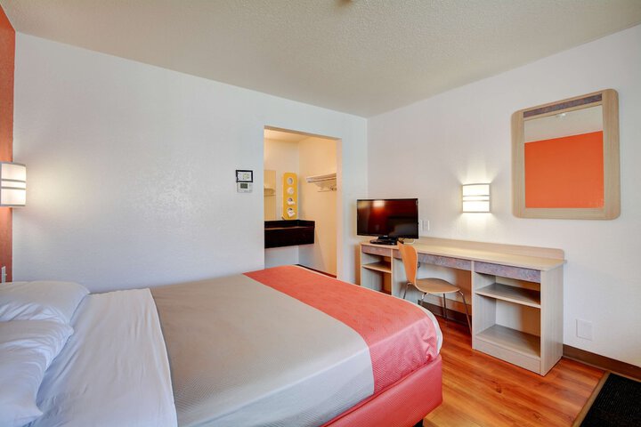 Double Bed (4 of 16)