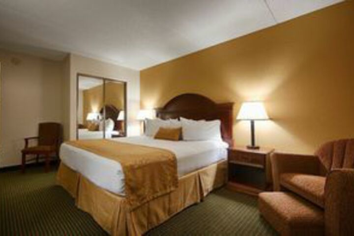 Cooper's Mill Hotel & Restaurant in Cedar Rapids, IA