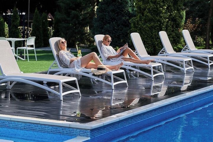 Pools & Facilities