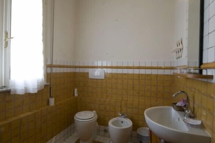 Room 18 of 27