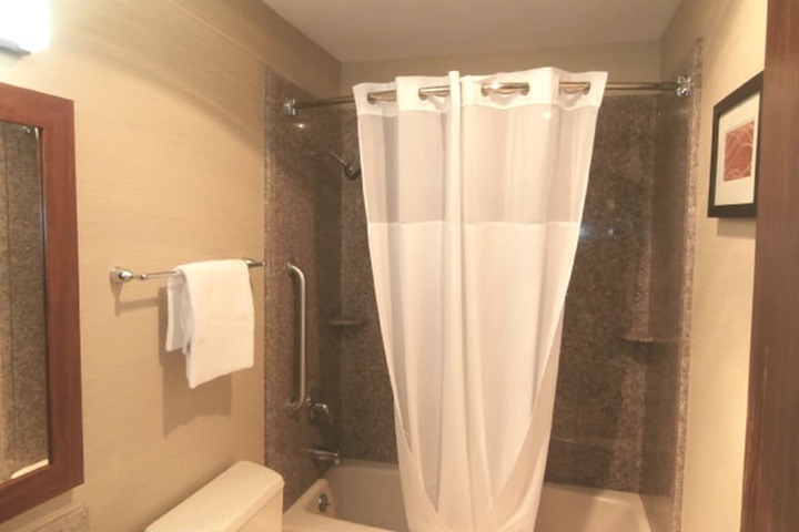 2 Queen Beds (9 of 13)