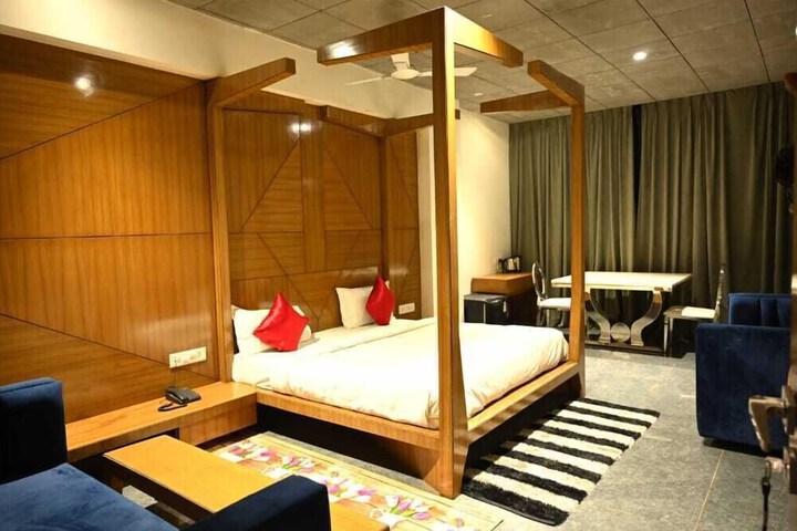 Room 9 of 23