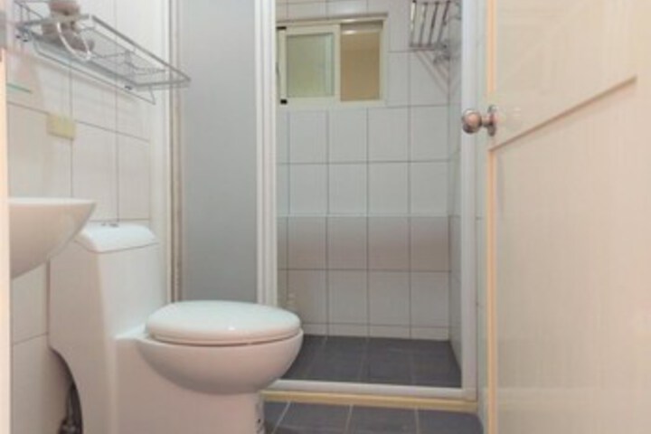 Room 3 of 37