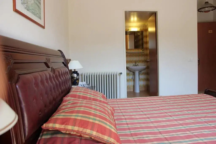 Room 4 of 22