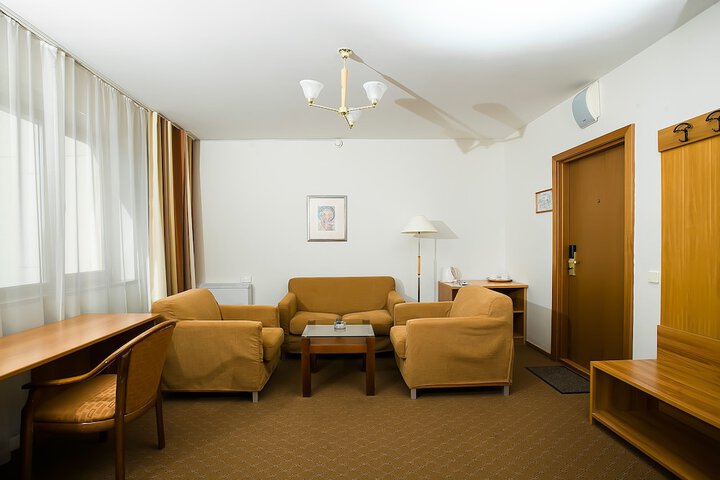 Room 28 of 65