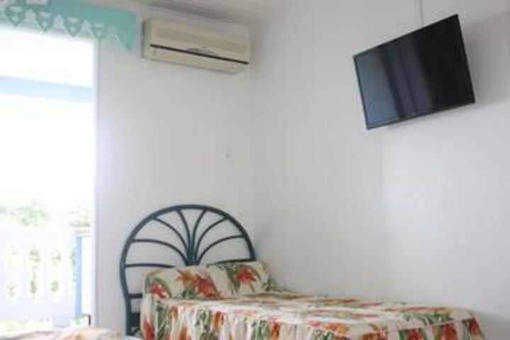 Room 7 of 16