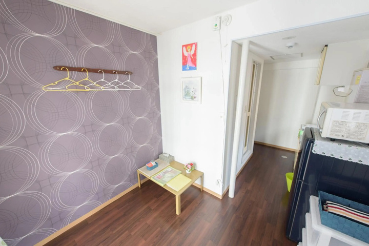 Room 6 of 12