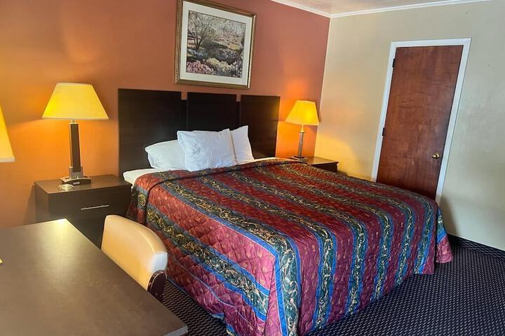 1 King Bed (2 of 5)