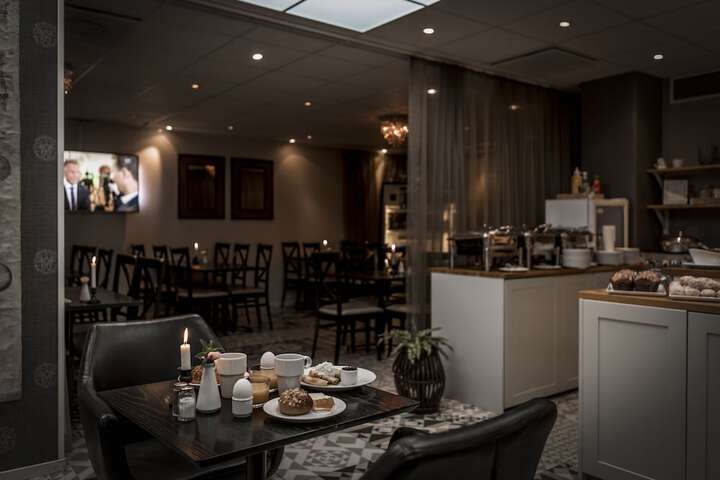 Breakfast/Coffee Service 118 of 132