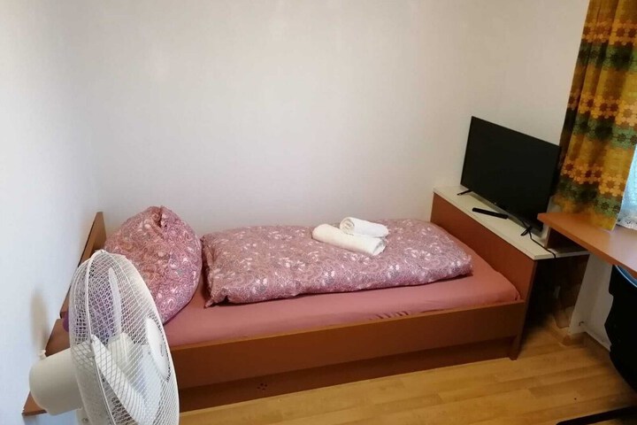 Room 5 of 10