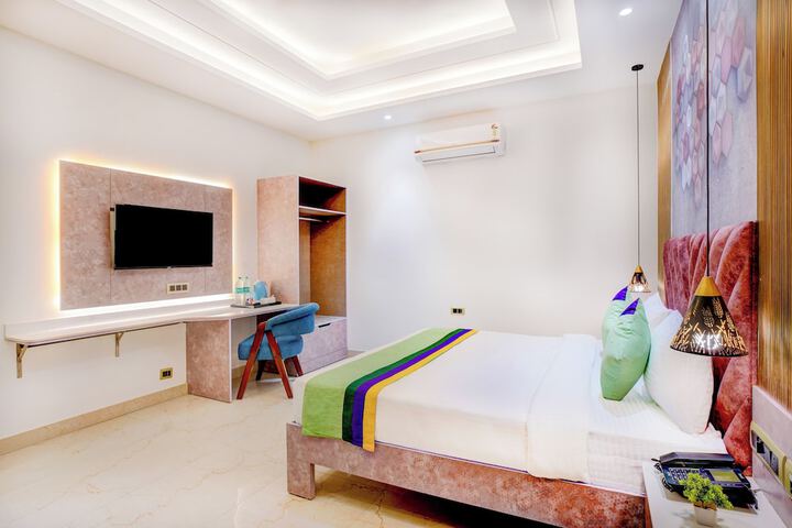 Room 22 of 38