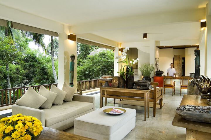 Entrance & Lobby