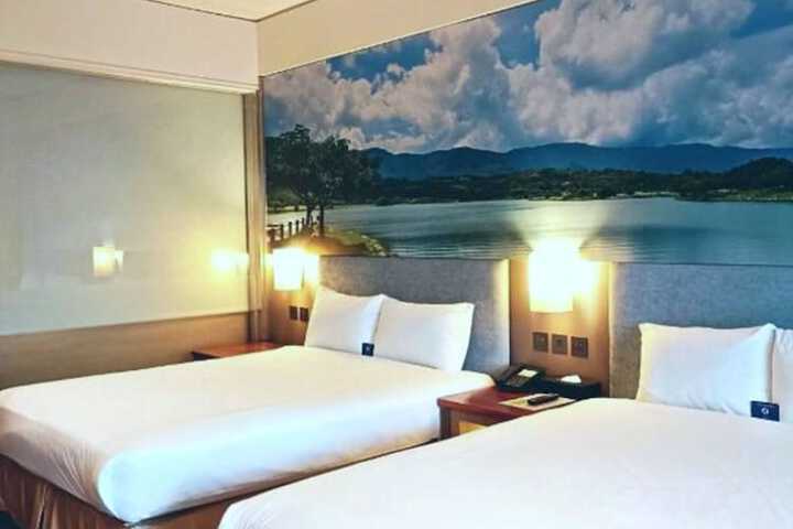 Room 9 of 153