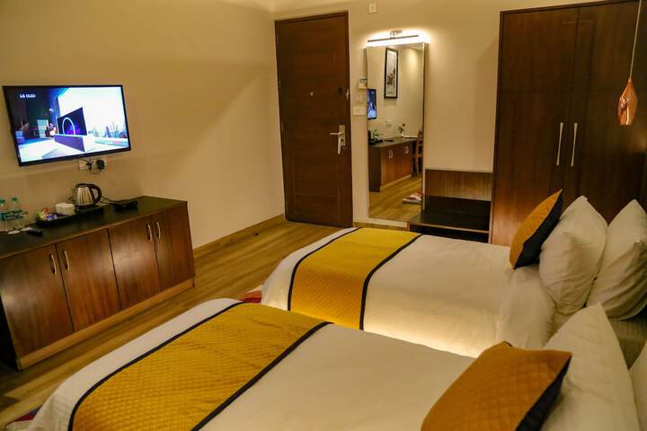 Room 12 of 28