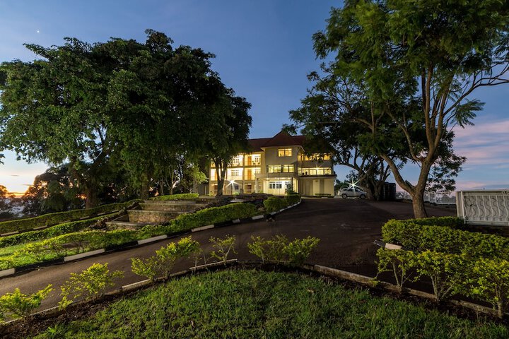 Hotel Exterior 50 of 54