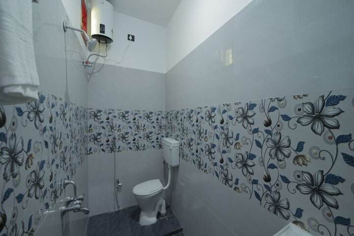 Room 9 of 12