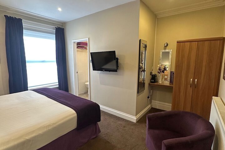 Room 40 of 193