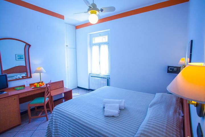 Room 4 of 51
