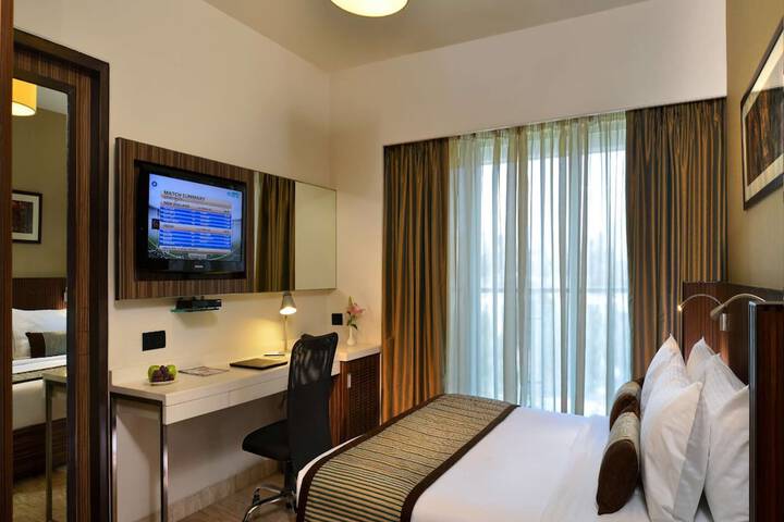 Room 16 of 40