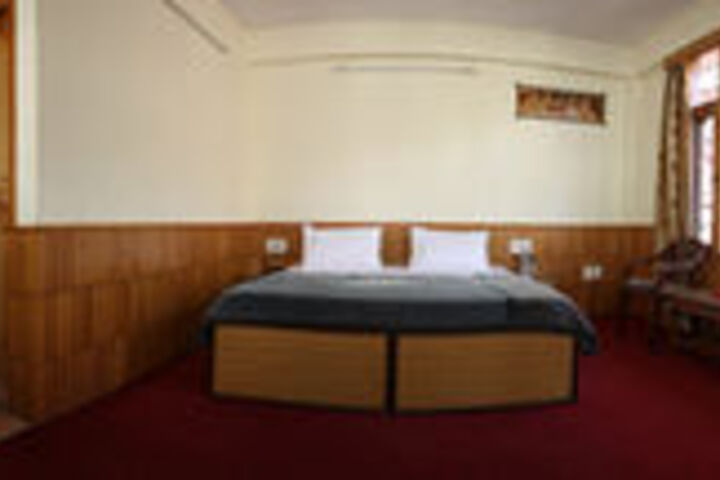 Room 13 of 18