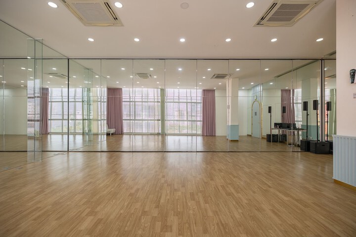 Ballroom/Hall 132 of 159