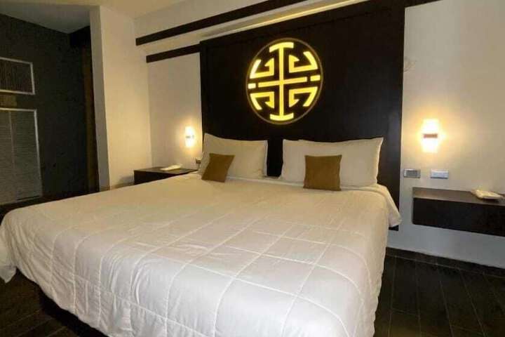 Room 3 of 33