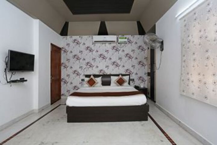 Room 15 of 26