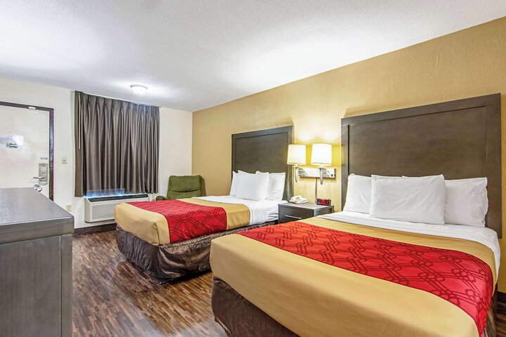 2 Double Beds (1 of 10)