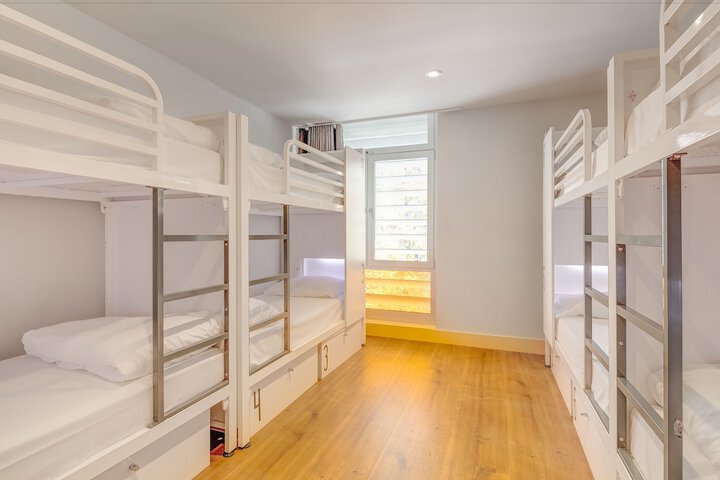 Room 28 of 65