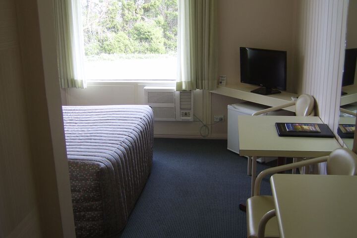 Room 5 of 87