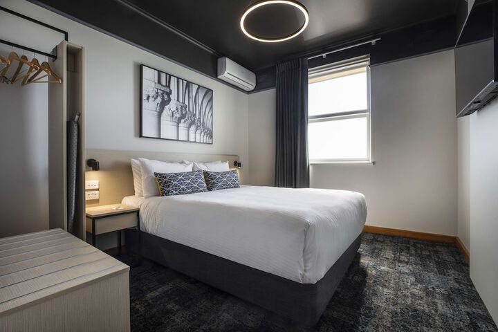 Room 11 of 30