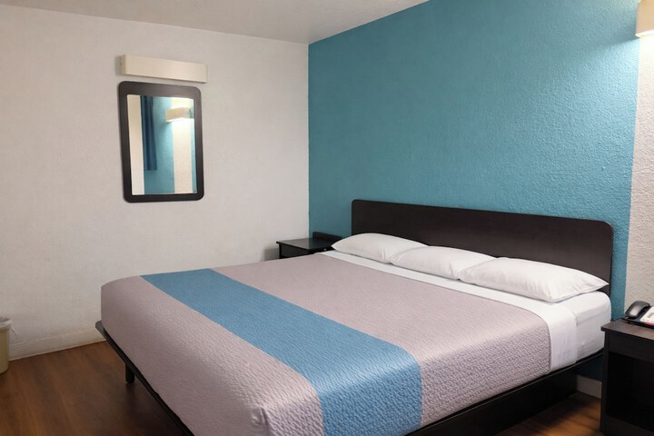 Room 10 of 22